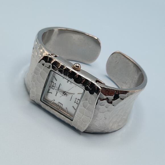 Sarah Coventry Watch Women's Hammered Silver Metal Cuff Hinge Band Needs Battery - Picture 7 of 8